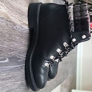 Womans Black Leather Boots
